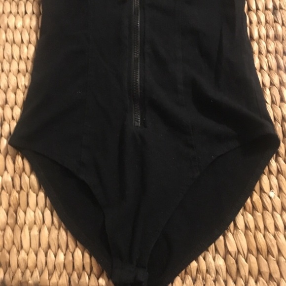 3️⃣for2️⃣5️⃣Forever21 Sleeveless Bodysuit w Zipper - Picture 5 of 6